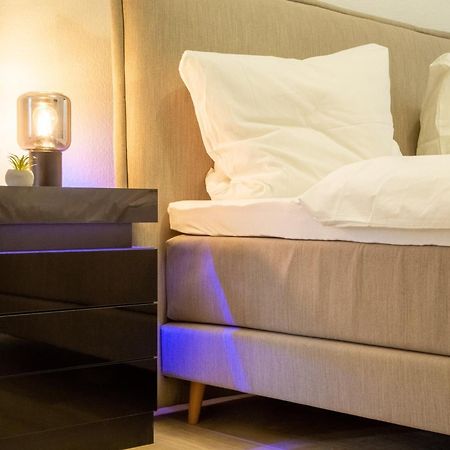 Massagesessel, King-Sized Bed, Billardtisch, 2 Couches Apartment Berlin Exterior photo